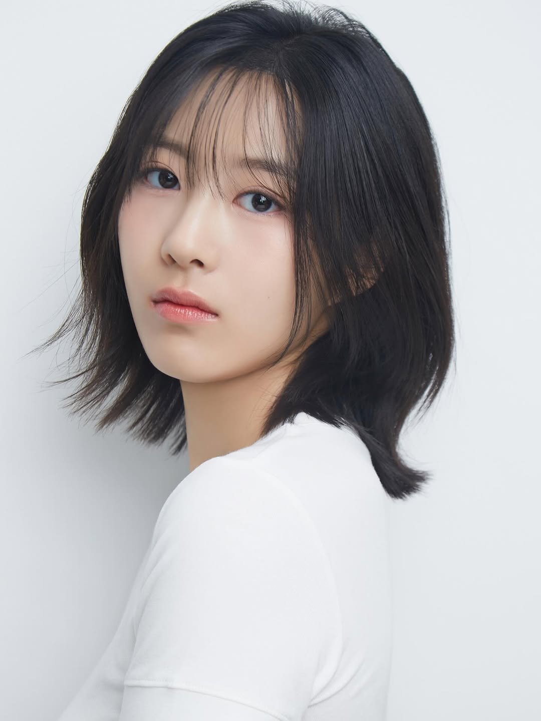 Photo shared by 피다스튜디오 프로필사진 배우프로필 연주자프로필 개인프로필 on November 09, 2025 tagging @pidastudio_official. May be a closeup of one or more people, hair, makeup and text.