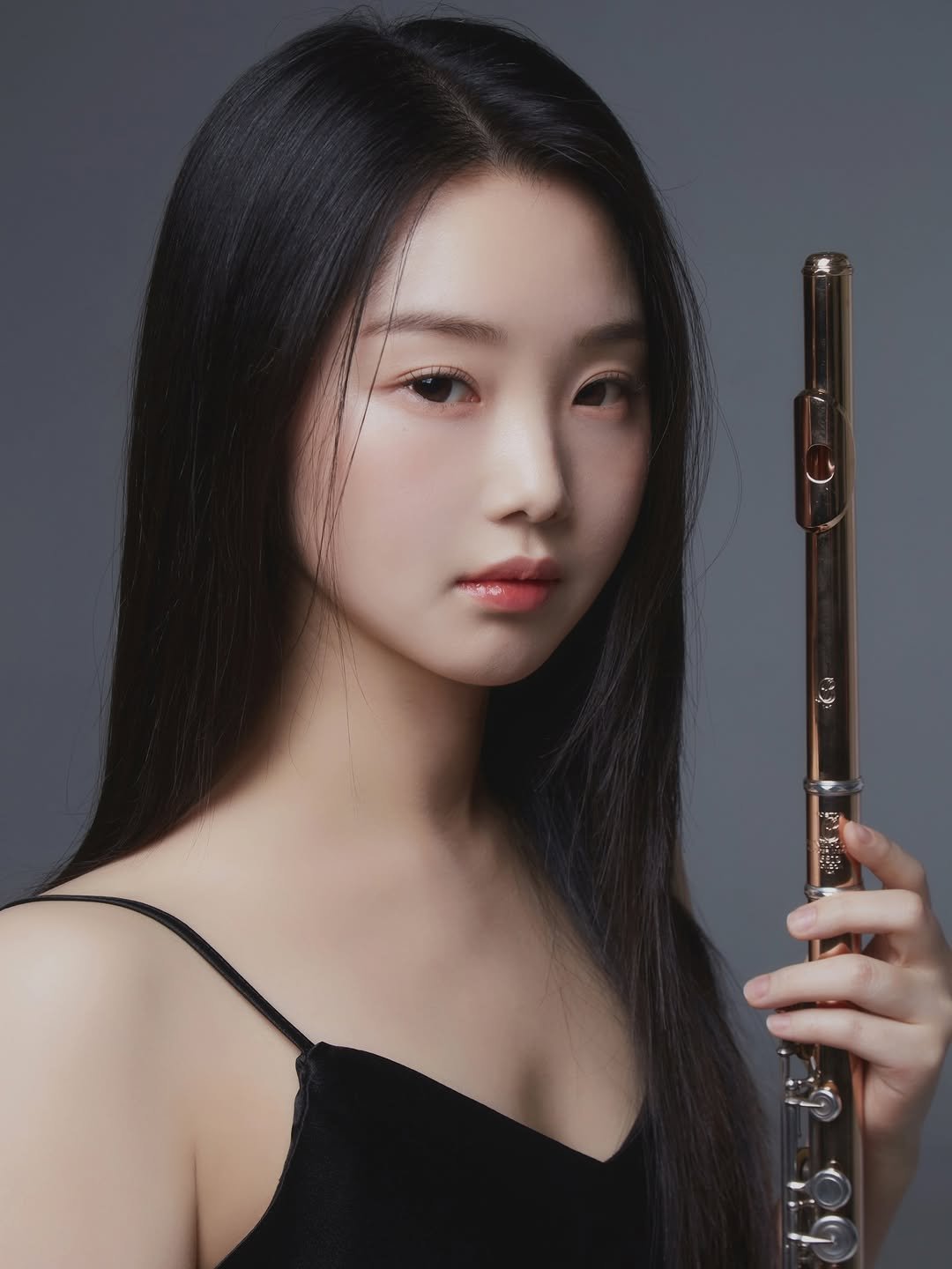 Photo shared by 피다스튜디오 프로필사진 배우프로필 연주자프로필 개인프로필 on April 03, 2026 tagging @pidastudio_official. May be an image of flute, clarinet, oboe and text.