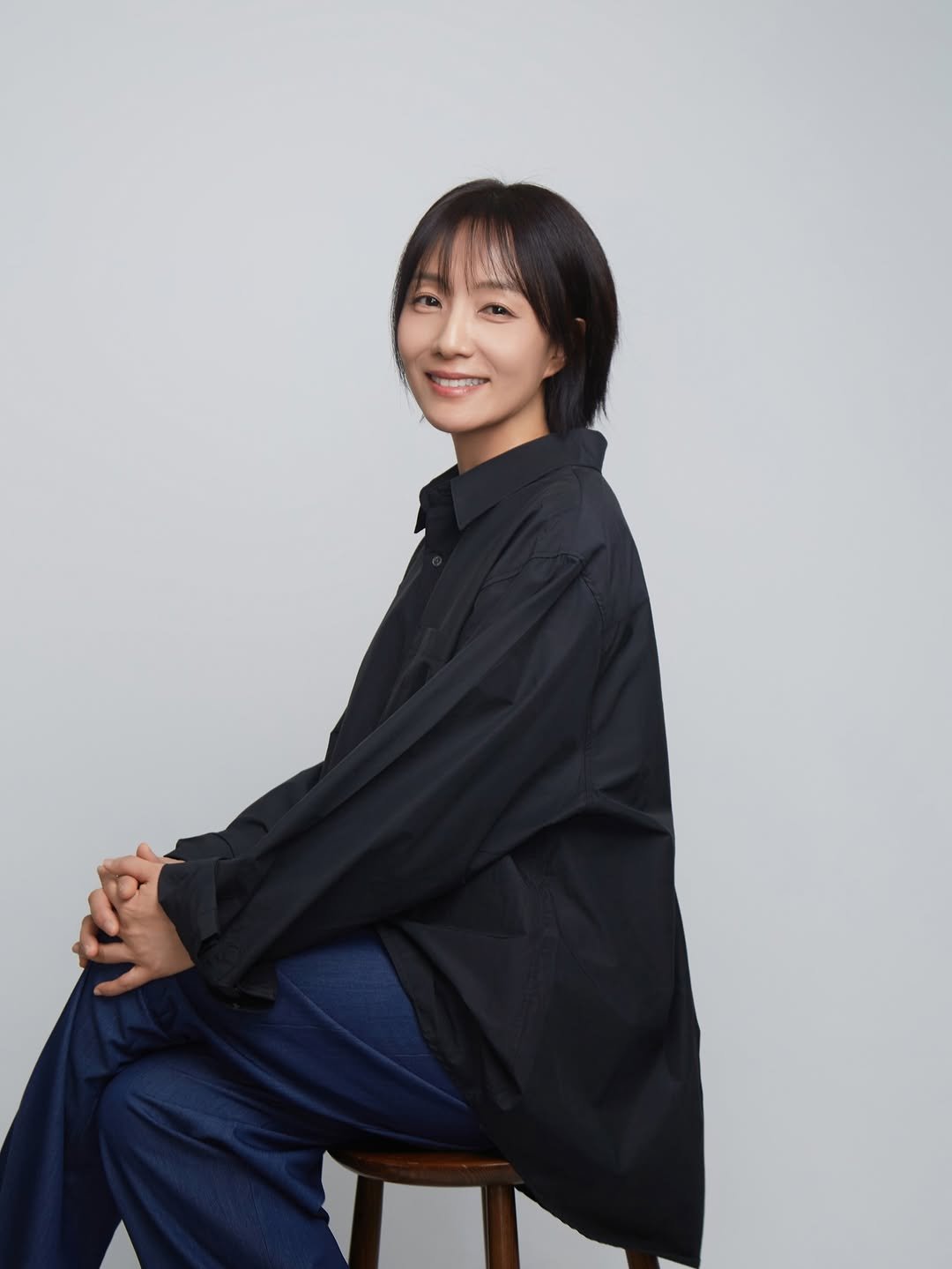 Photo shared by 피다스튜디오 프로필사진 배우프로필 연주자프로필 개인프로필 on February 10, 2026 tagging @pidastudio_official. May be an image of duffle coat, parka and text.