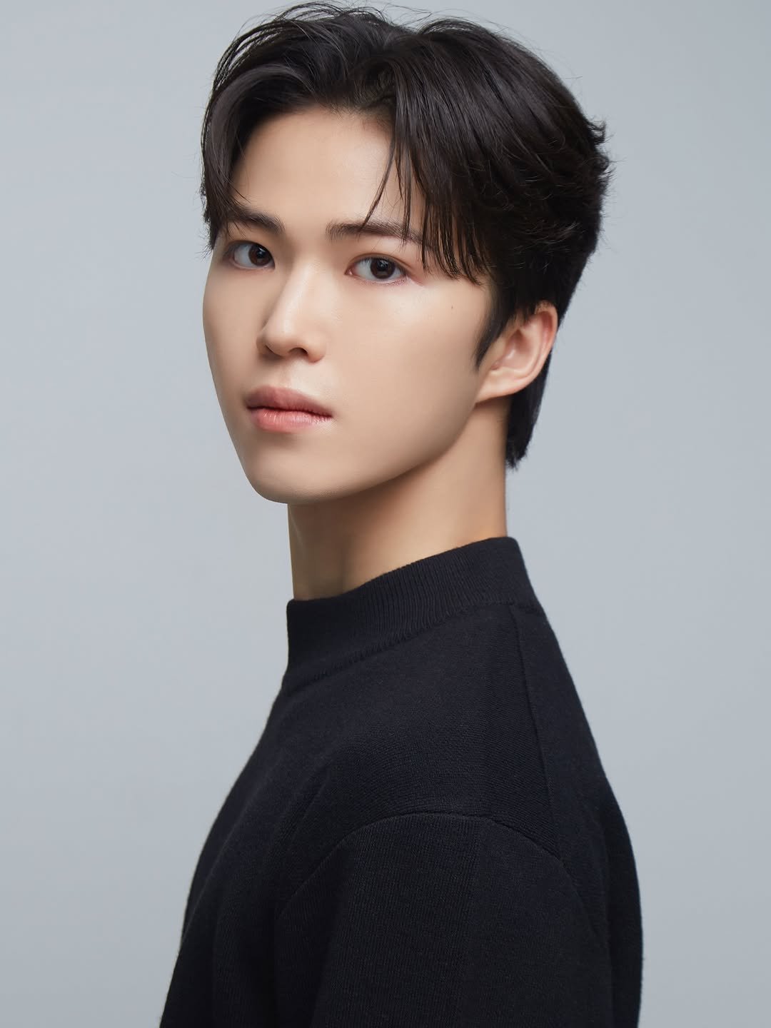Photo by 피다스튜디오 프로필사진 배우프로필 연주자프로필 개인프로필 on August 07, 2025. May be an image of 1 person, hair, makeup and text.
