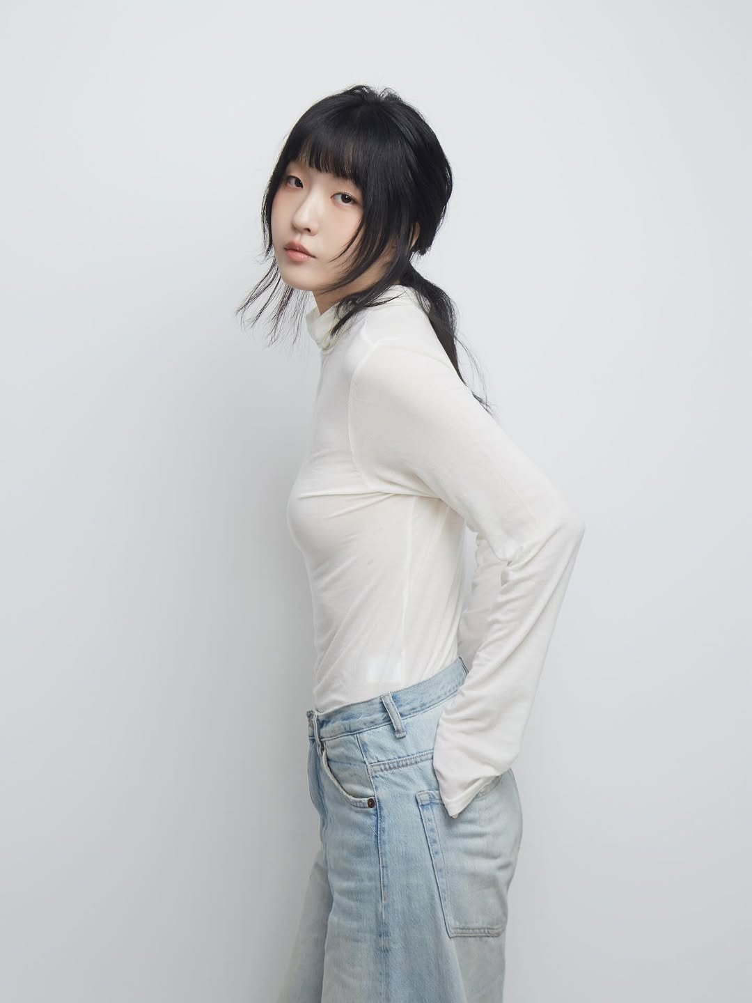 Photo shared by 피다스튜디오 프로필사진 배우프로필 연주자프로필 개인프로필 on October 28, 2025 tagging @pidastudio_official. May be an image of one or more people, bangs, top, turtleneck and text.