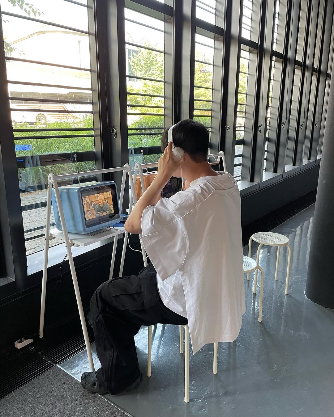 흰색티,흰색티셔츠,레이어드티셔츠,발렌시아가,티셔츠,반팔티셔츠,오버핏반팔,오버핏티셔츠