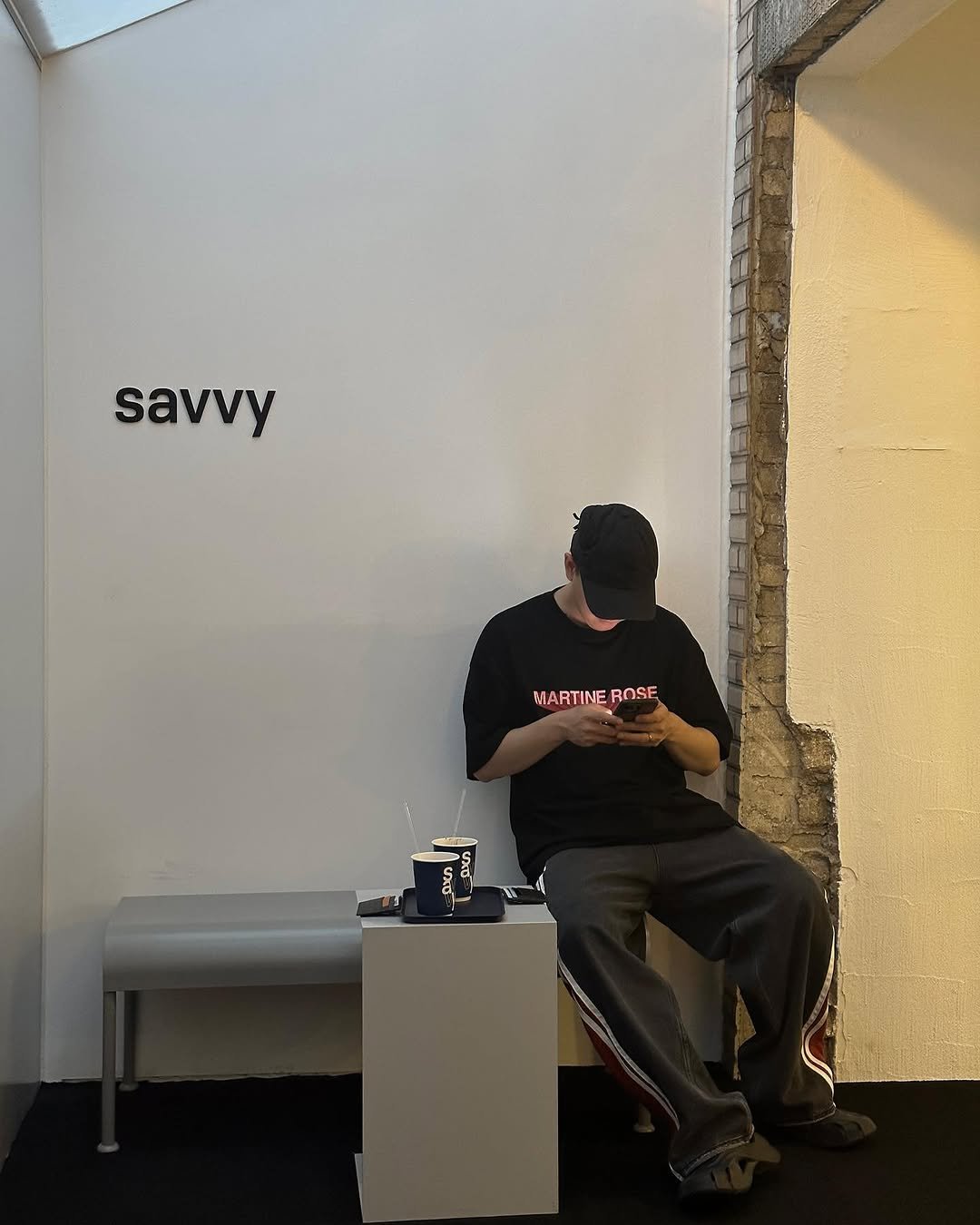 오오티디,패션,검정티,발렌시아가,티셔츠,트랙팬츠