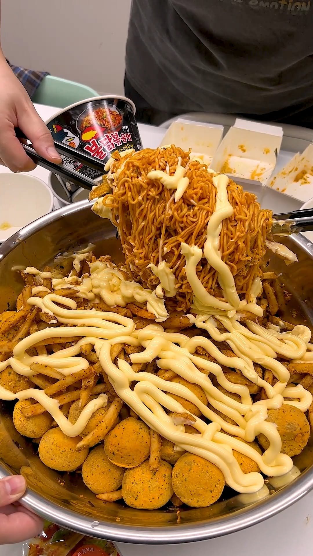 pigbossgo 게시물 이미지: 불닭볶음면에 뿌링사이드 추가🔥
++갈릭소스 뿌리면 ㄹㅇ 극락임ㅠ
@@나랑 먹을 사람...