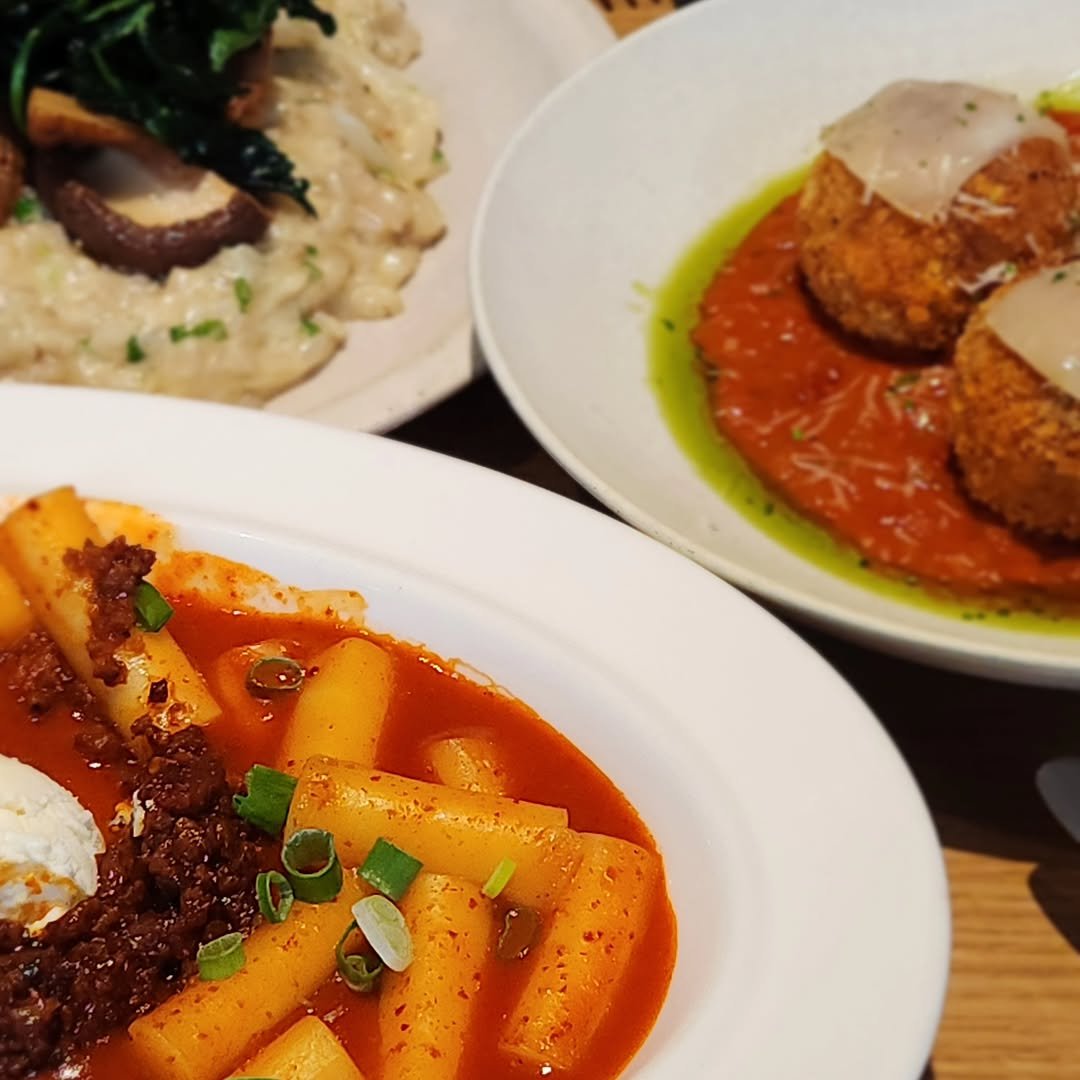 Photo by 재슐랭 in 심퍼티쿠시 용산점 with @szimpatikus.seoul. May be an image of croquette, scotch egg, mozzarella, cutlet, fritter and text.