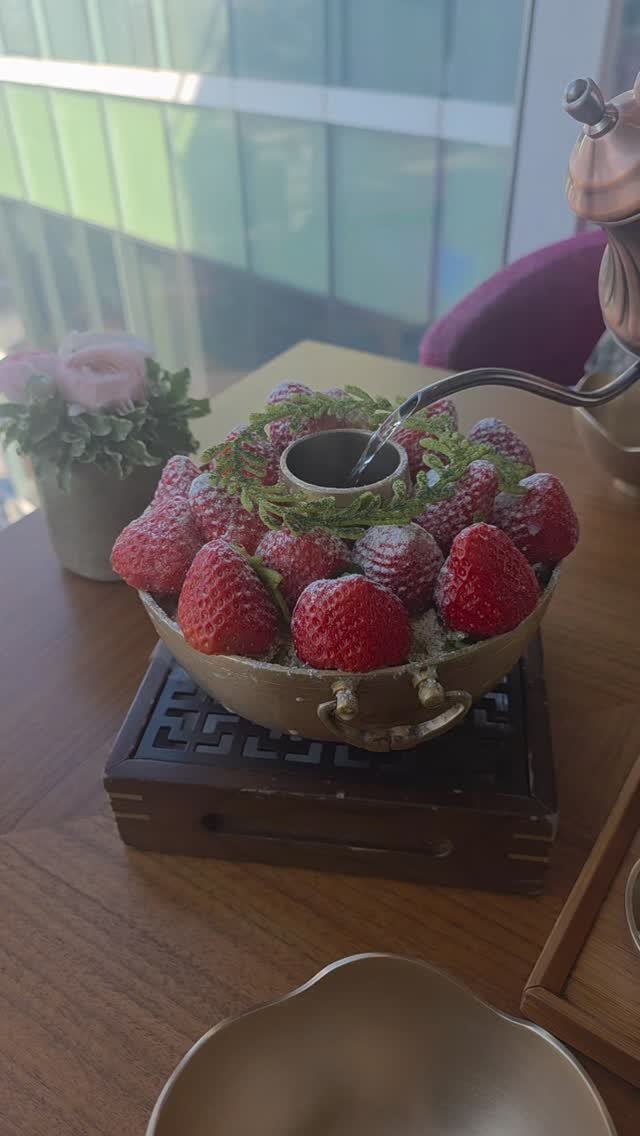 pigram_00 게시물 이미지: 맛있게드세요~
#parkhyatt #말차빙수 #딸기빙수 #파크하얏트 #재슐랭