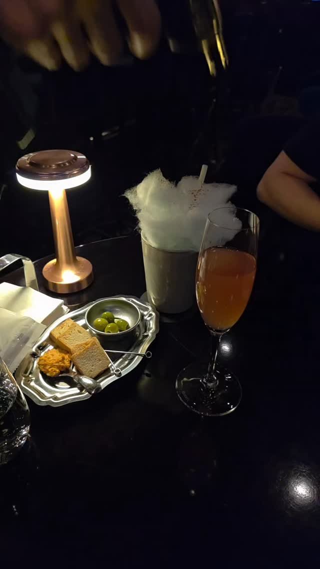 pigram_00 게시물 이미지: 레스케이프 26층, 오른쪽엔 라망시크레 
왼쪽엔 마크다모르

#마크다모르...