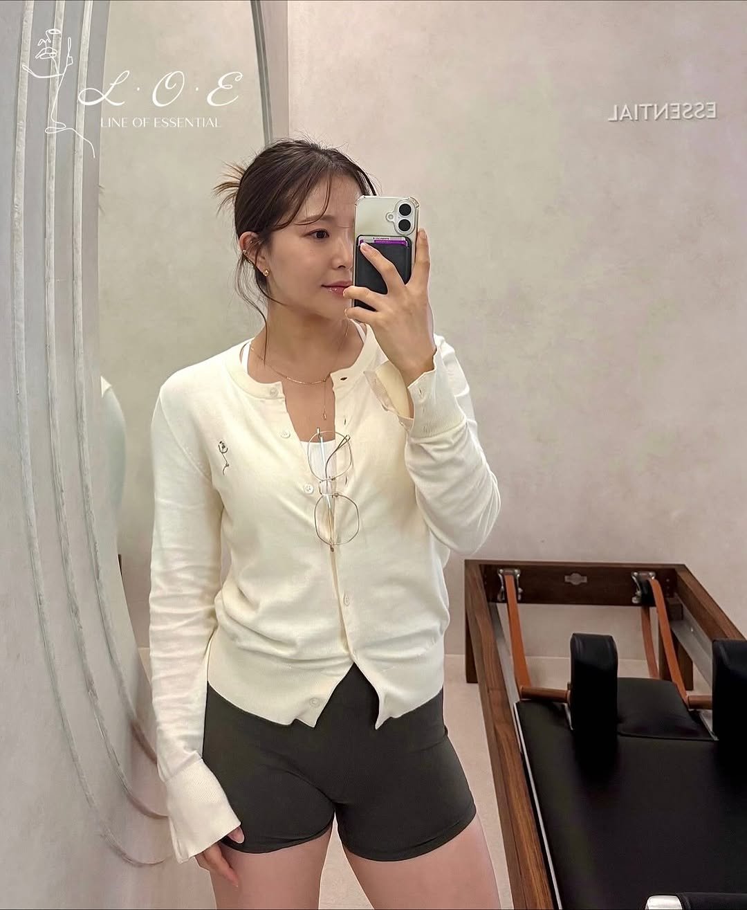 Photo by 필라정원 | 강사들의 길잡이 정원쌤 on September 19, 2025. May be a selfie of 1 person, top and text that says 'd.0E L.OE LINE OF ESSENTIAL LINEOFESSENTIAL ESSEN л33 ১১'.