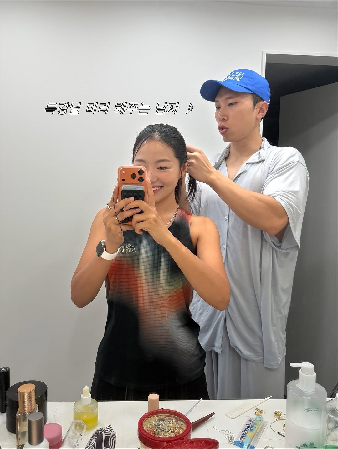 Photo shared by 흥둥이홈트_뇽쌤 윤원형 🇰🇷 on November 09, 2025 tagging @sungwon521, and @slowsunday_official. May be a selfie of ‎one or more people, braids, hair dryer, mirror and ‎text that says '‎특강살매력해주는남자 臺 특강날 머래 해주는 남자 ထော wolz? ال م A7 မာက namy‎'‎‎.