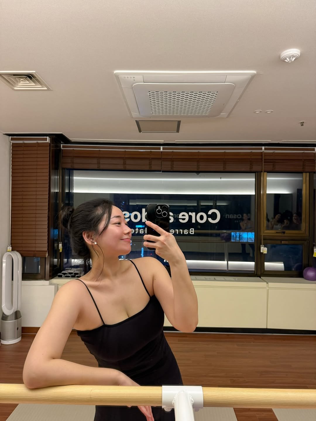 pilates_ell 게시물 이미지: 해질녘 ,  뉴욕처럼 변하는 @core_at_dosan 에서
@soyeo 의...