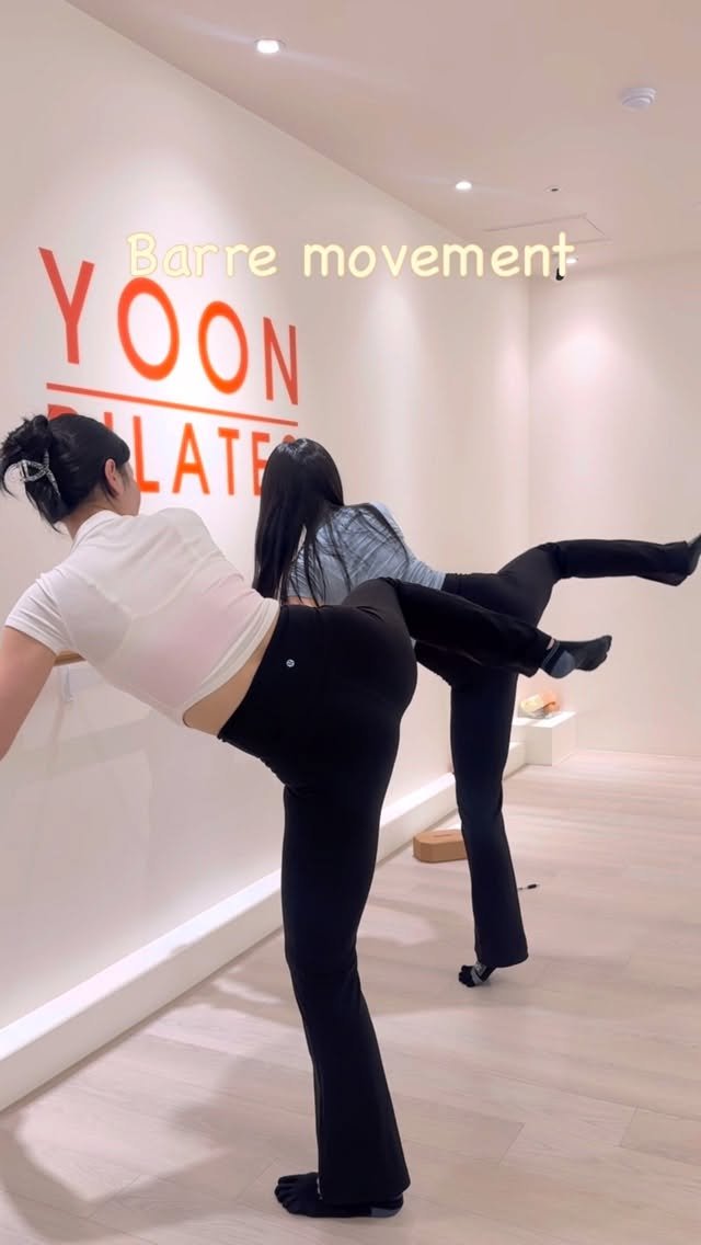 pilates_ohj 게시물 이미지: 가동범위가 커질수록
엉덩이 자극은 더 강하게🔥

오늘은 소도구 없이
바레바...