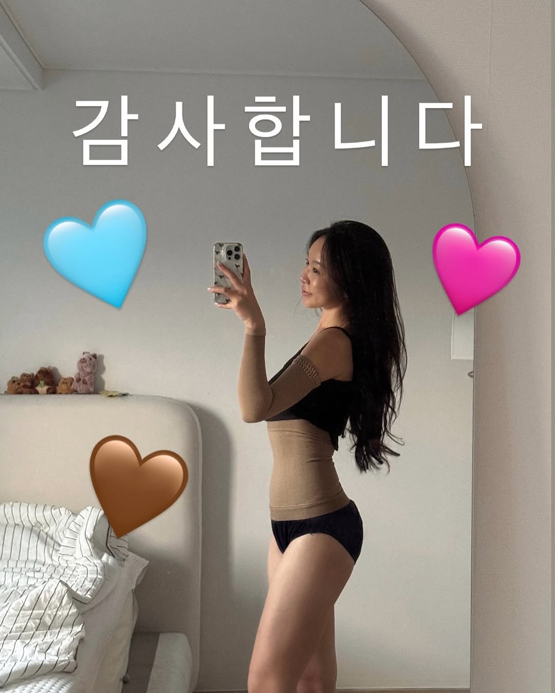 Photo by 윤진쌤 | 박윤진 진정한 나 자신을 아낄 수 있도록 🩵 on September 28, 2025. May be an image of 1 person and text that says '감 사 합 감사합니다 삽니다 다 니'.