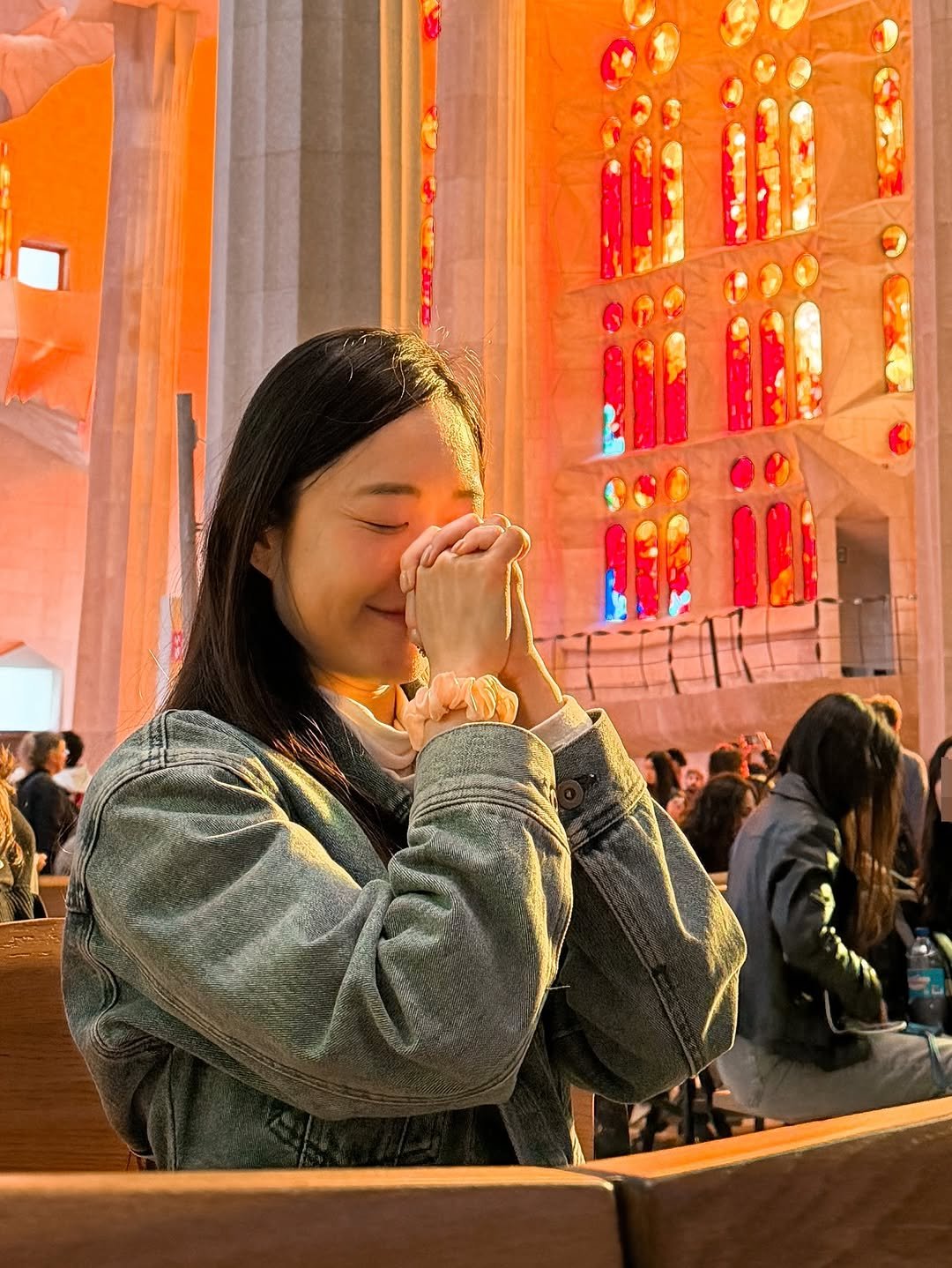 Photo by 130만 유튜버 비타민신지니 l 체중감량 홈트 다이어트 전문 on November 11, 2025. May be an image of La Sagrada Familia and text.