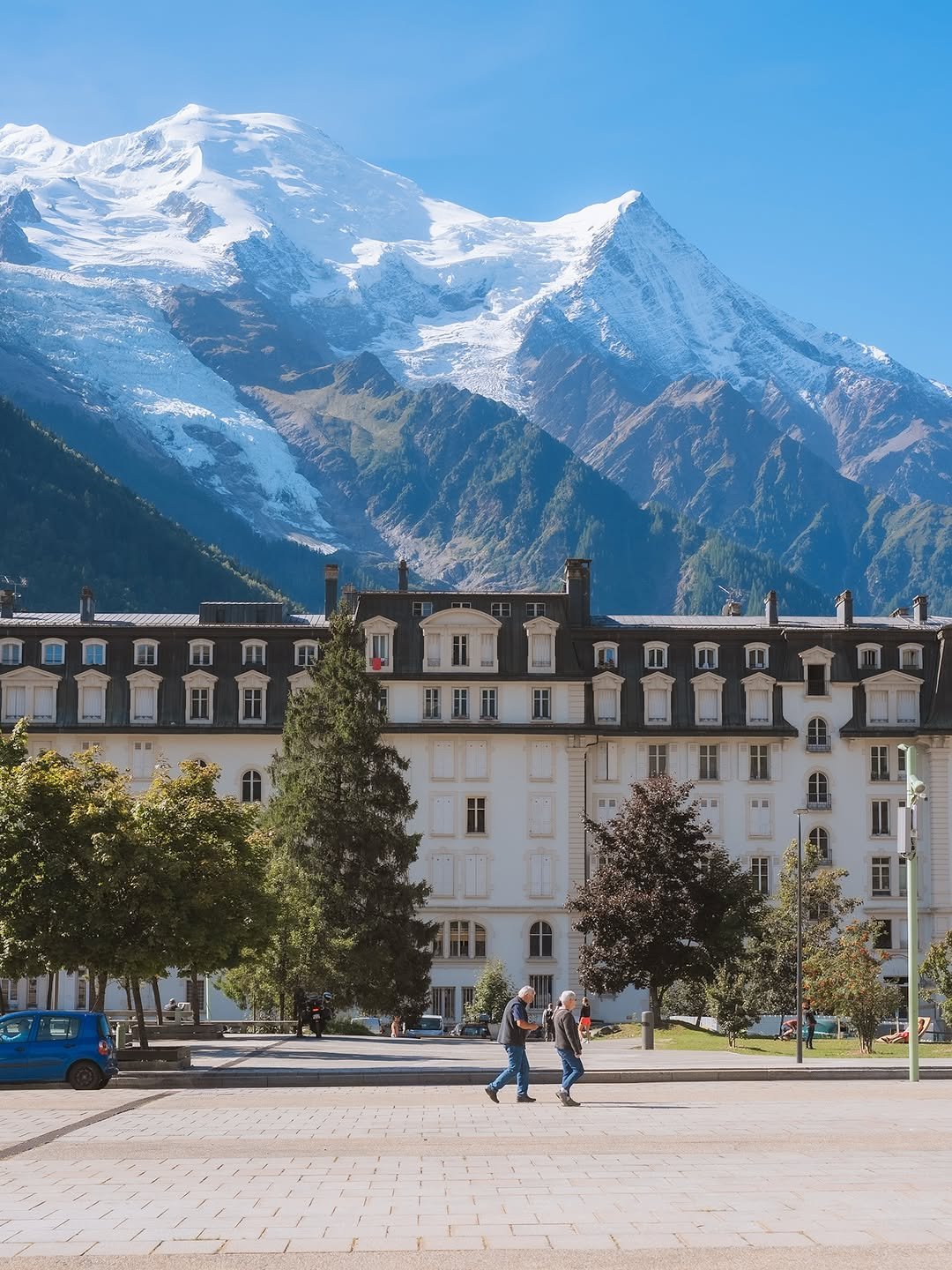 Photo shared by pilsung on September 27, 2025 tagging @explorefrance, @chamonixmontblanc, @montblanc_nr, and @auvergnerhonealpes.tourisme. May be an image of text.