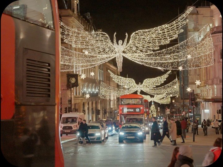 pillter_ 게시물 이미지: 🇬🇧
하나의 장면들이 영화같은 순간에 사는 사람들은 어떤 느낌일려나.

📍London, UK🇬🇧