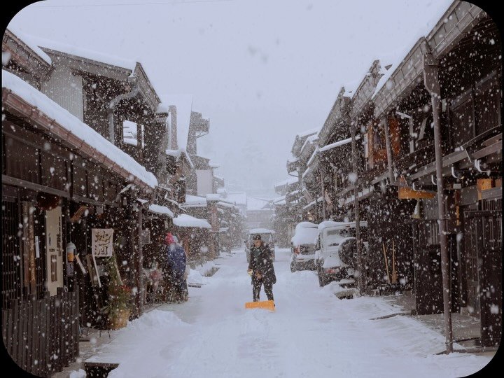pillter_ 게시물 이미지: ☁️
하늘에서 눈이 펑펑 내렸다.

📍Takayama, Gifu🇯🇵