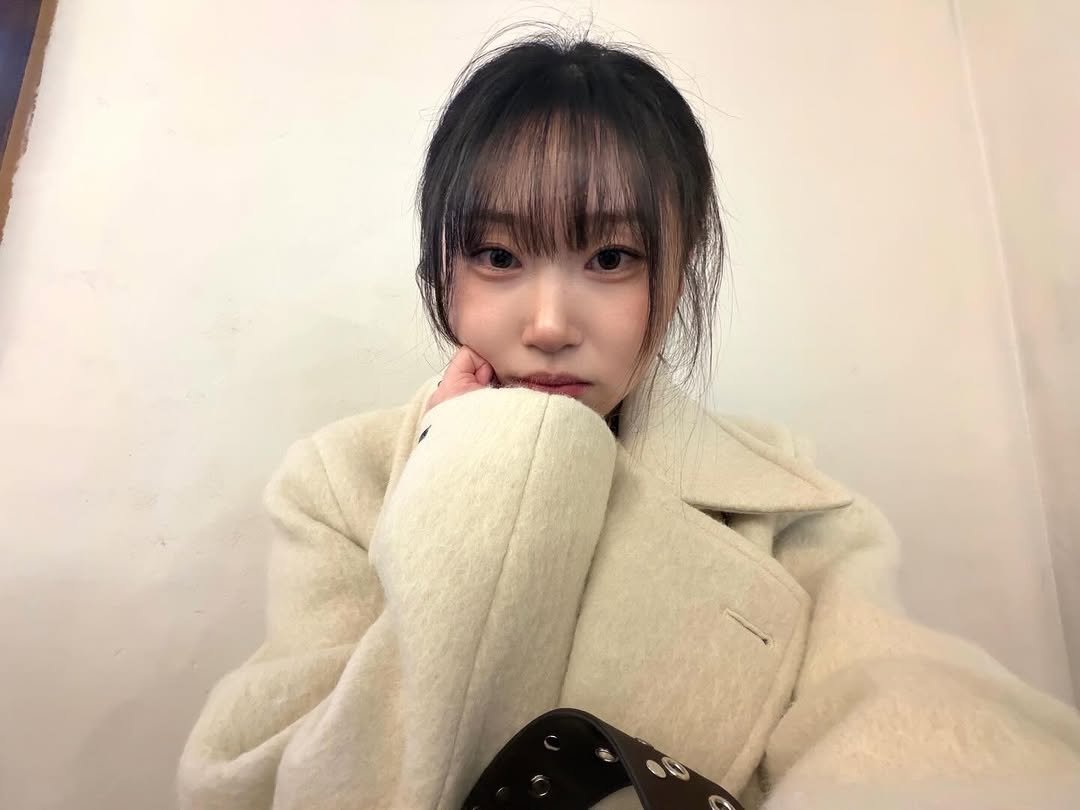 Photo by 추송희 on February 09, 2026. May be an image of one or more people, hair, duffle coat, parka and top.