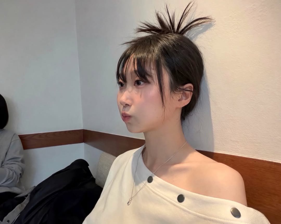 Photo by 추송희 on March 04, 2026. May be an image of one or more people, hair, top and text.