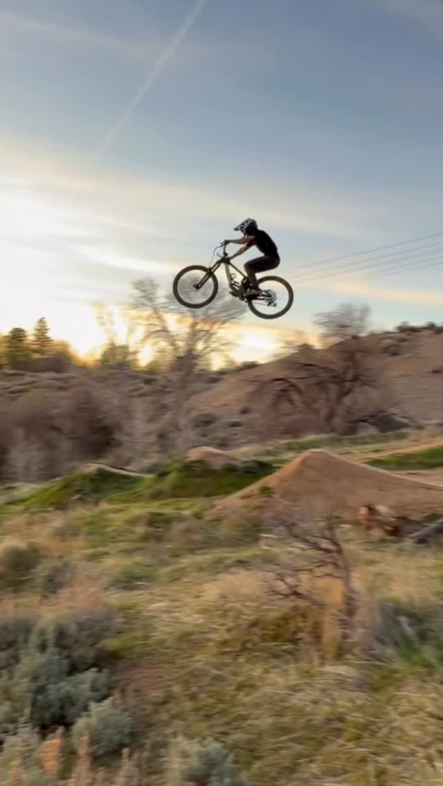 pinkbike 게시물 이미지: Saturday Sends #76 
It’s Saturday, which means...