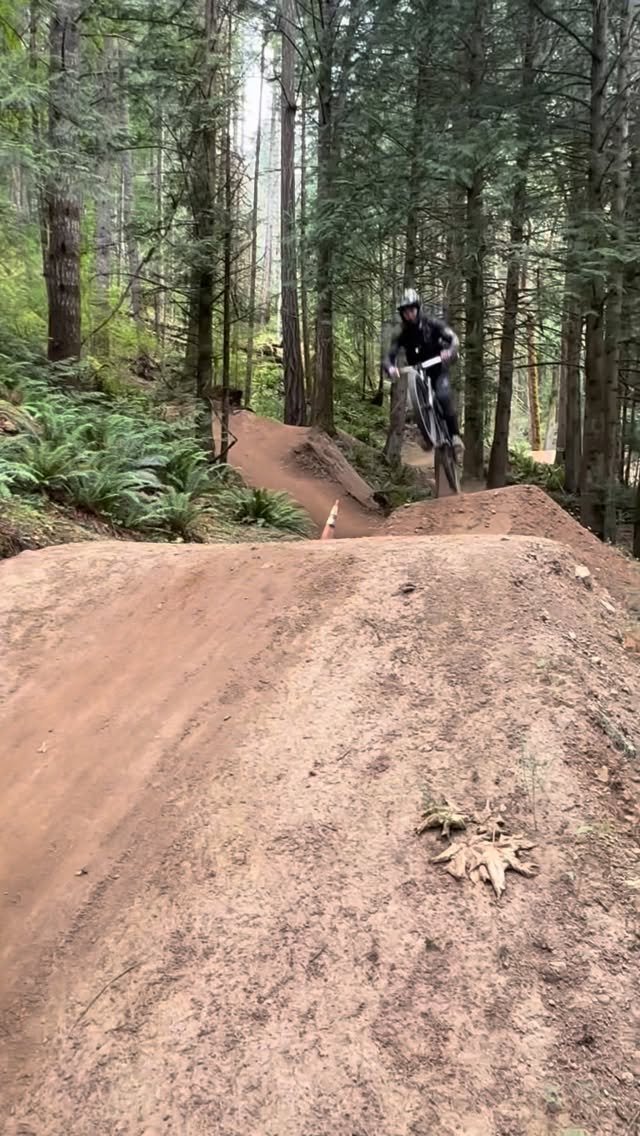 pinkbike 게시물 이미지: 2025 iPhone mash up for your Monday!...