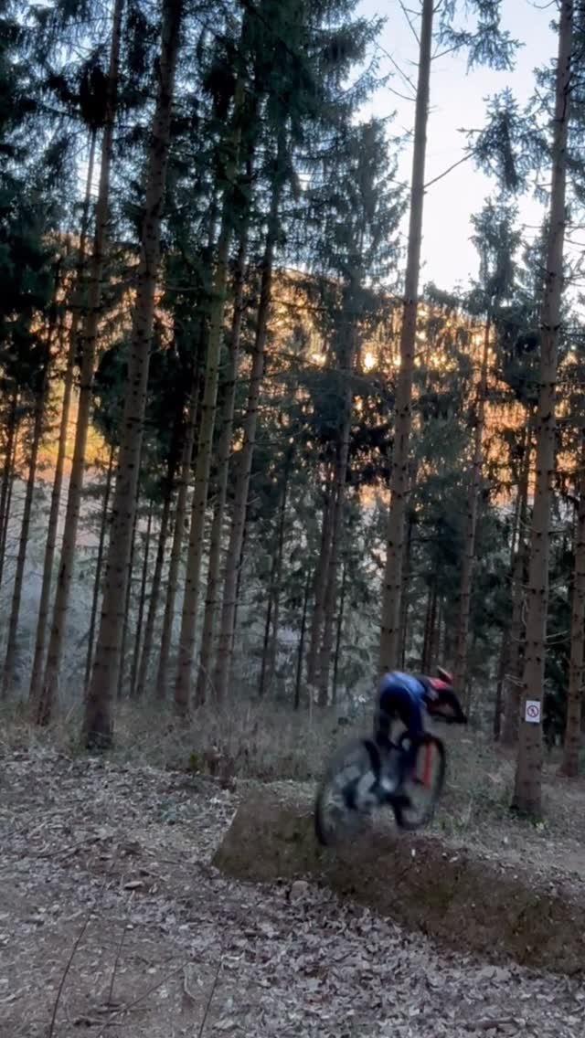 pinkbike 게시물 이미지: That sound 🔊 
@nathan_cornillon with the...
