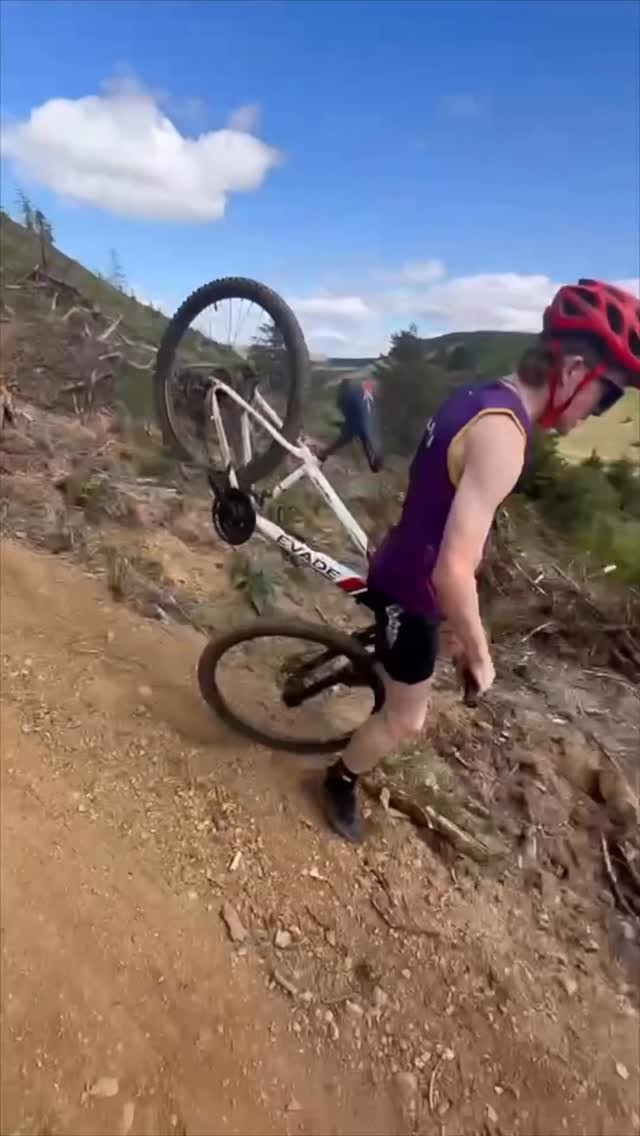 pinkbike 게시물 이미지: Friday Fails #406 
Full video on the homepage now