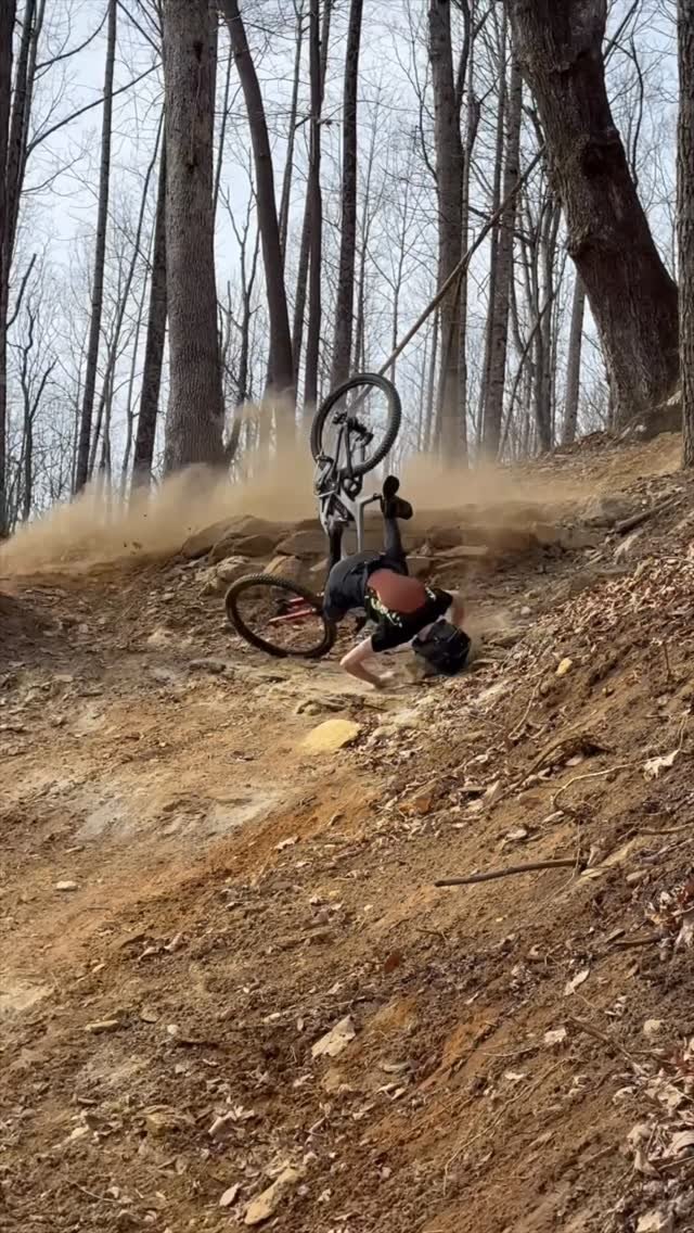 pinkbike 게시물 이미지: Friday Fails #392
Head to the homepage now for...