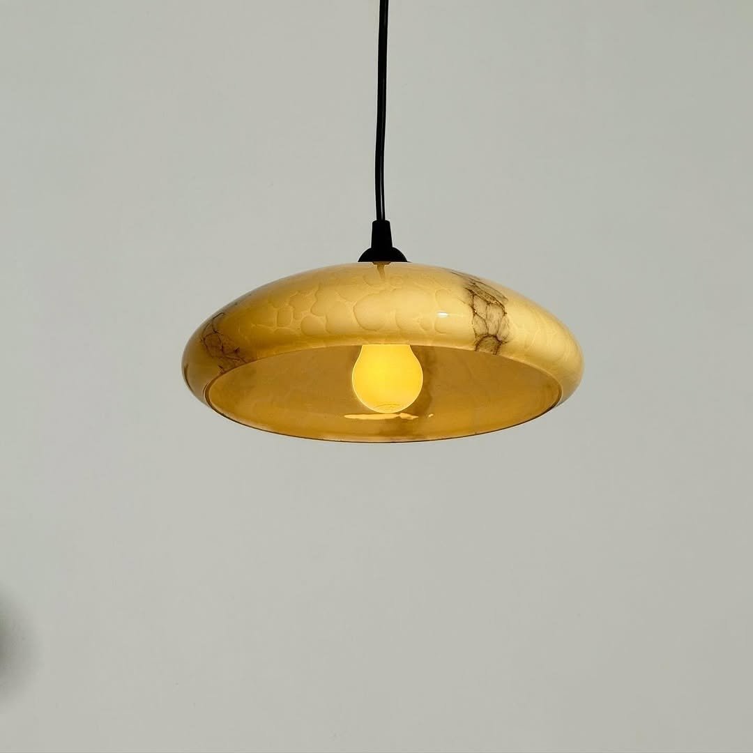 Photo by 프라네테스 | 빈티지조명.빈티지소품.합정동쇼룸 on May 01, 2025. May be an image of brass, lighting, lamp, chandelier, lamp shade, lightbulb and text.