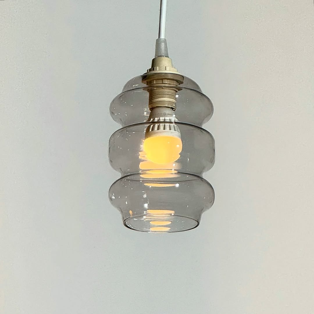 Photo by 프라네테스 | 빈티지조명.빈티지소품.합정동쇼룸 on April 29, 2025. May be an image of lighting, lamp, lamp shade, lightbulb, chandelier and text.