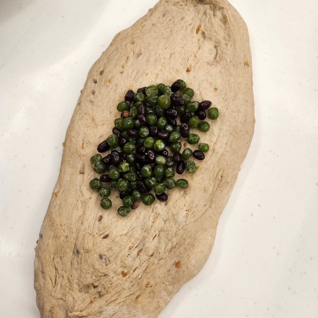 Photo by 엄마의 브랜딩(Re:Studio) on February 10, 2026. May be an image of baguette.