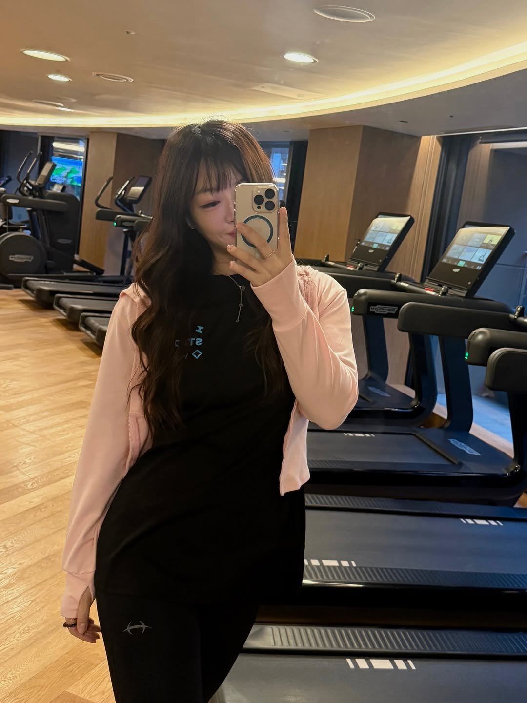 pocari_su_weight 게시물 이미지: 2시간 운전 - 1시간 동안 수영복 5개 입어보기 - 2시간 수영 후
혼자 운동하러...