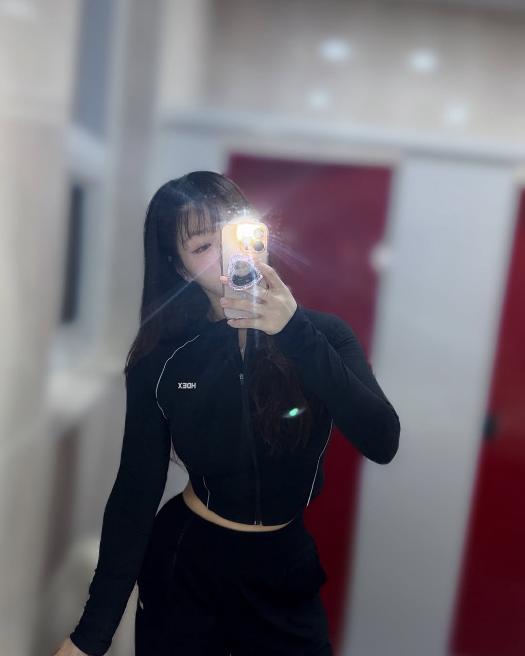 pocari_su_weight 게시물 이미지: 아직 크롭은 조금 갑작스럽군요,,, 배와 등이 시려워요 🥶