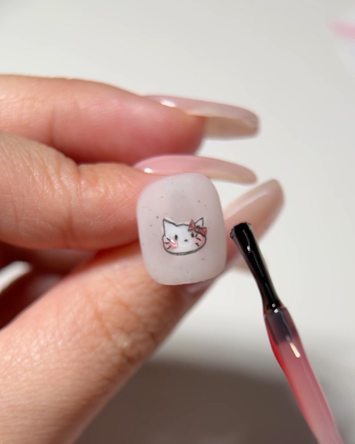 pochit_nail 게시물 이미지: 귀여워져라 얍 (｡- .•)ु🪄)))
#키티네일 #칙스젤 

사각사각 색연필...