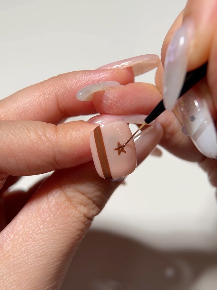 pochit_nail 게시물 이미지: ─── ⋆⋅☆⋅⋆ ──
쓱싹쓱싹 베로젤 차트 만들기🖌️🎨
저 별 그리고 있어요 같이...