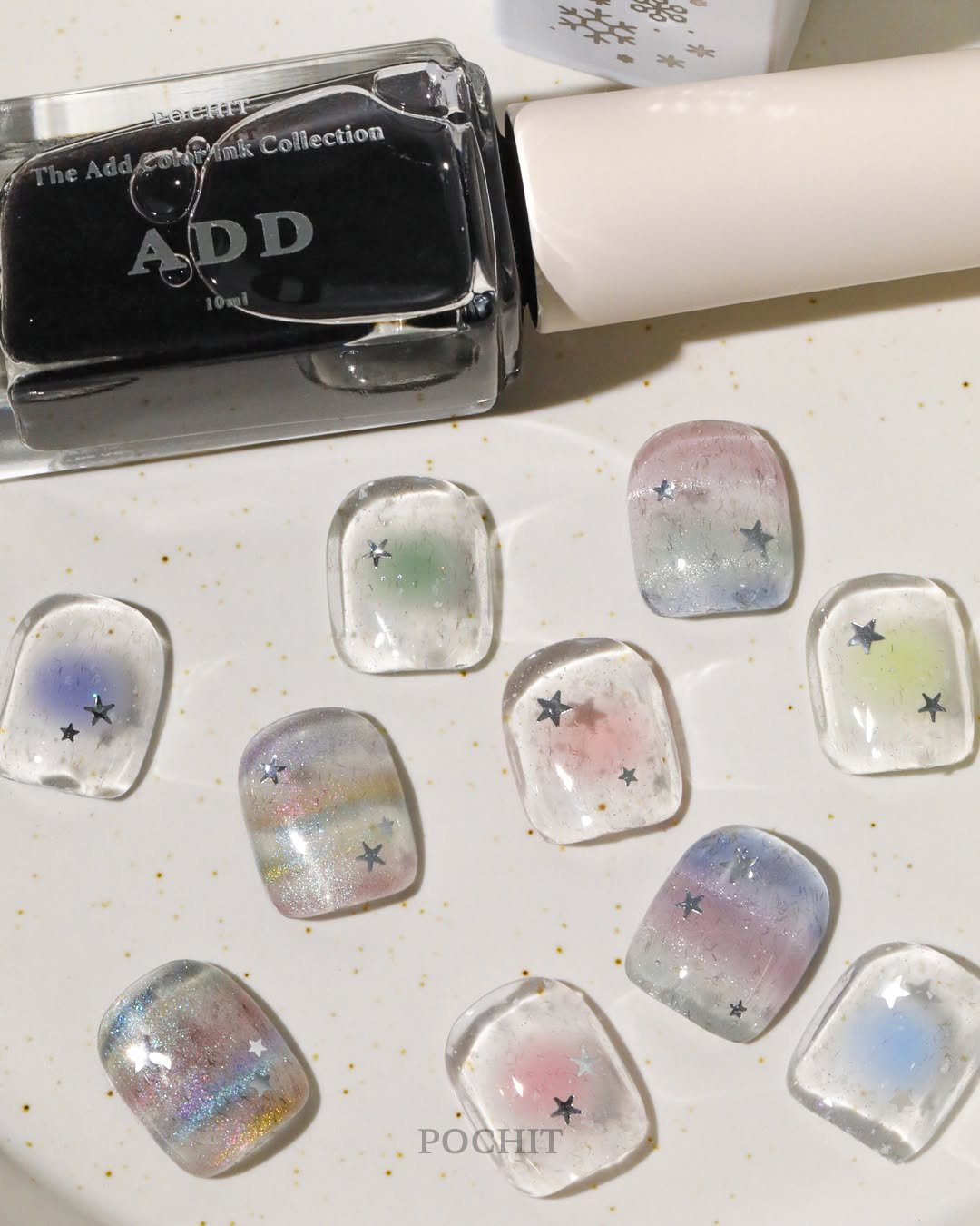 Photo by ▪️Pochit_포칫본사▪️ on December 18, 2025. May be an image of one or more people, fingernails and text.