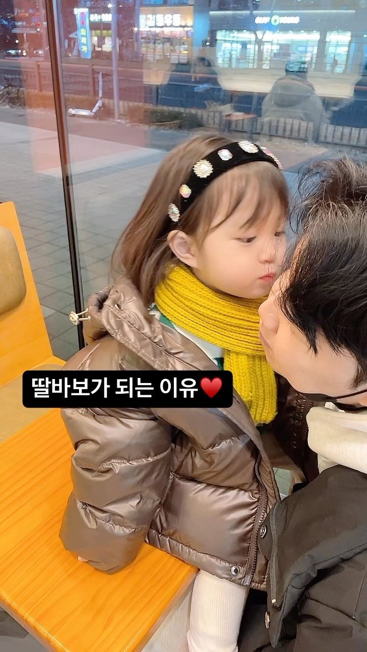 podosana_papa 게시물 이미지: #딸바보가되는이유 ♥️

아빠한테 뽀뽀해주는 산아🫶🏻

산아가 이제 #4살 됐어요!...