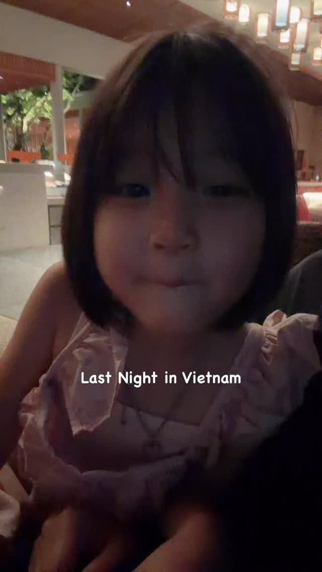 podosana_papa 게시물 이미지: 여행 마지막날 집가기 아쉬운 산아. 
모든 것이 만족스러웠던 일주일간의 여행 끝