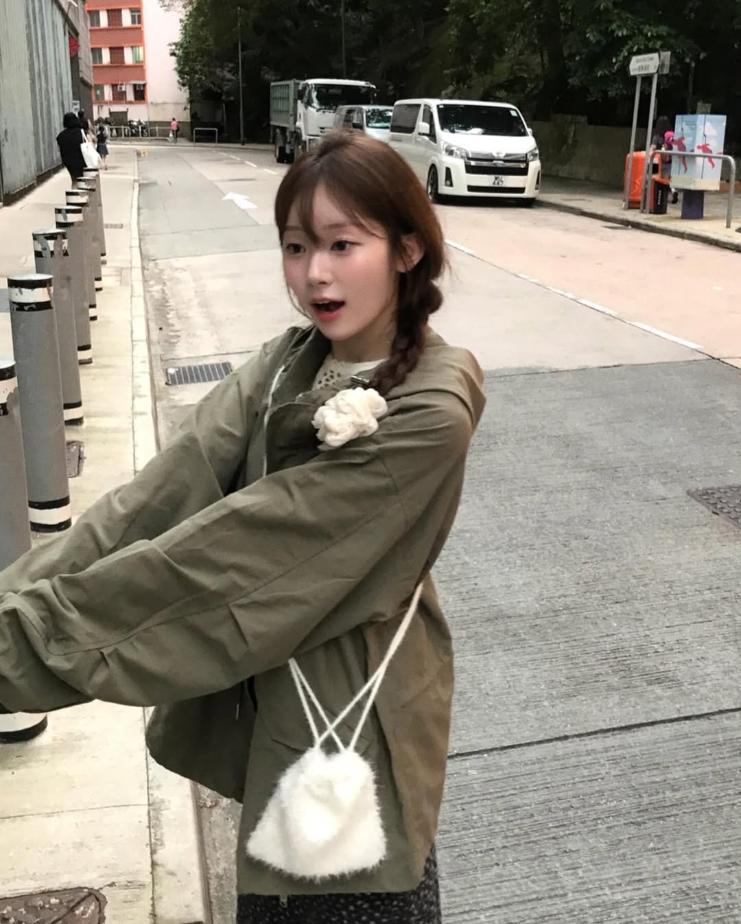 Photo by 미니포에 minipoe 🐰🩰🫧 on September 21, 2025. May be an image of duffle coat, goosedown coat, parka and jacket.