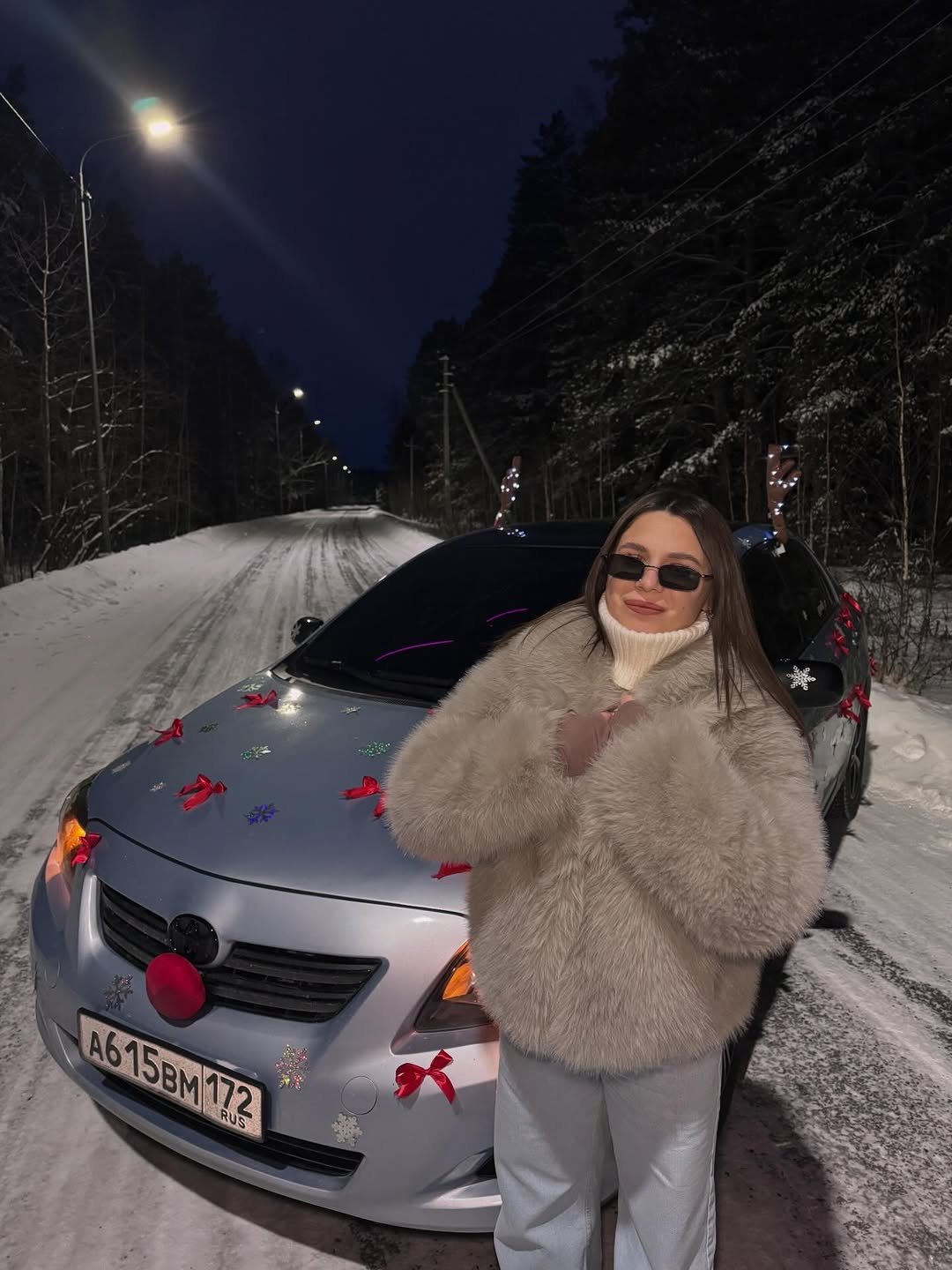 Photo by ПОЛИК on December 30, 2025. May be an image of car, snowsuit, parka, fur, ski slope, road, snow and text that says 'A615BM172 A6153m? RUs'.