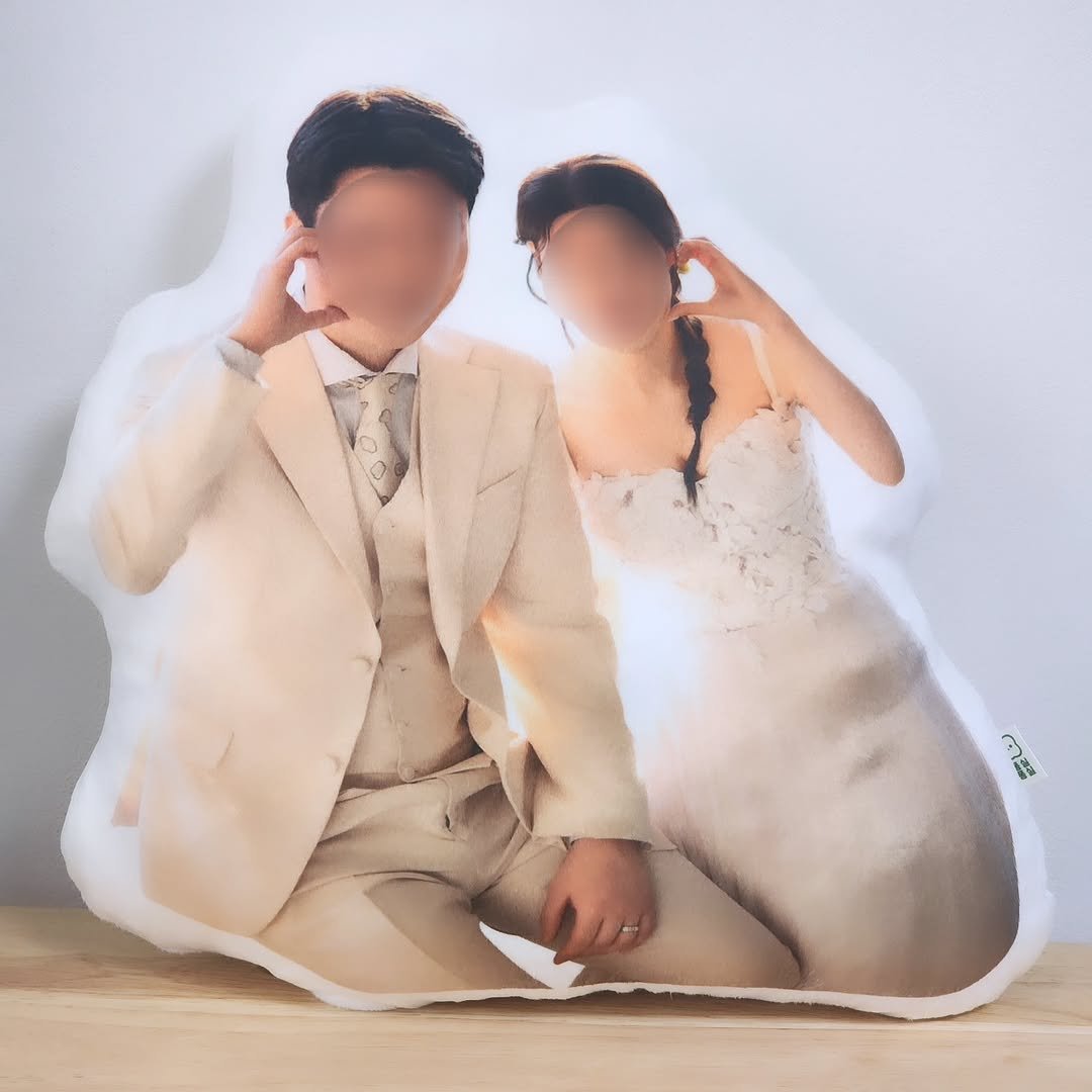 Photo by 퐁실퐁실 선물가게 | 주문제작선물/포토인형 on December 01, 2025.