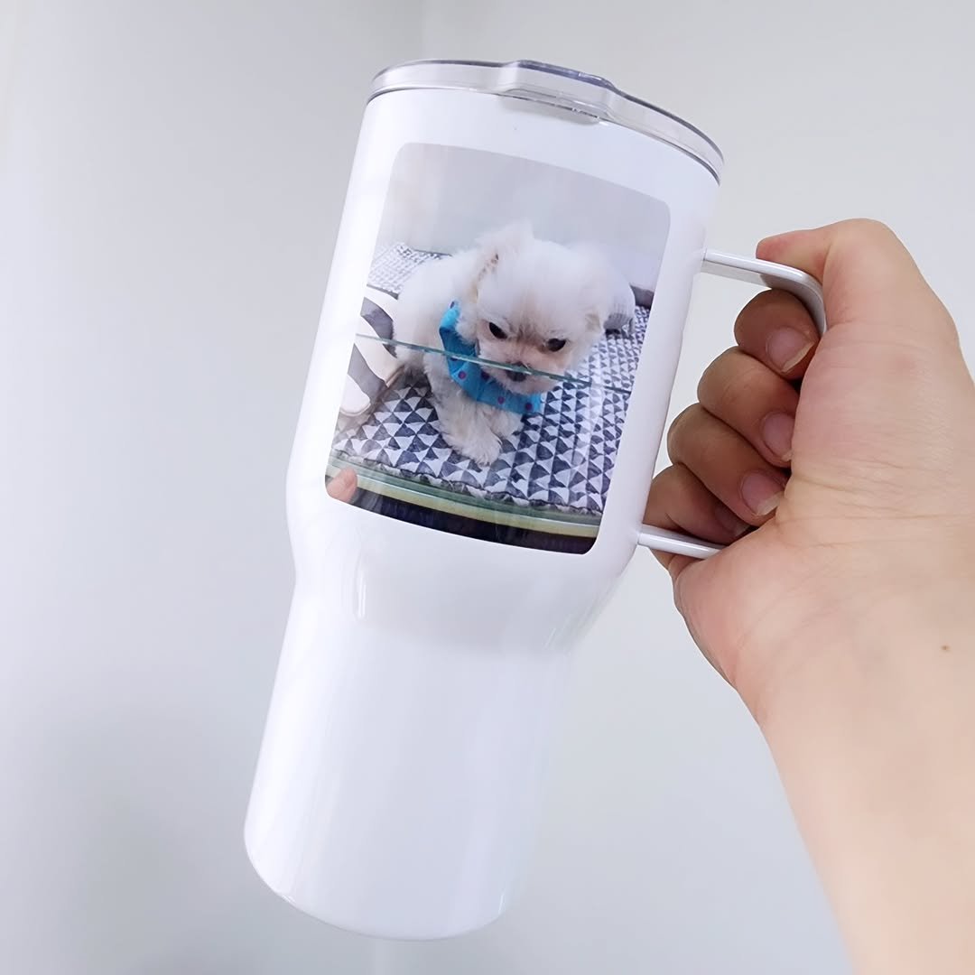Photo by 퐁실퐁실 선물가게 | 주문제작선물/포토인형 on August 02, 2025. May be an image of Pekinese, coffee cup, cup, water bottle, mug and text.