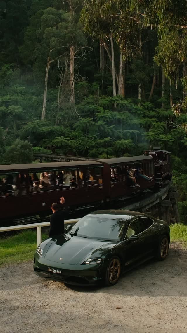 porsche 게시물 이미지: Just passing through.
🎥 @lakotaajohnson...