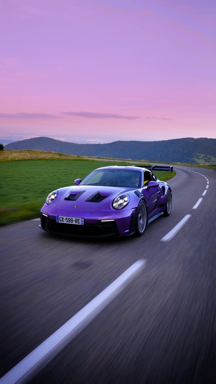 porsche 게시물 이미지: Purple skies ahead. 💜
🎥 @valentinme_...