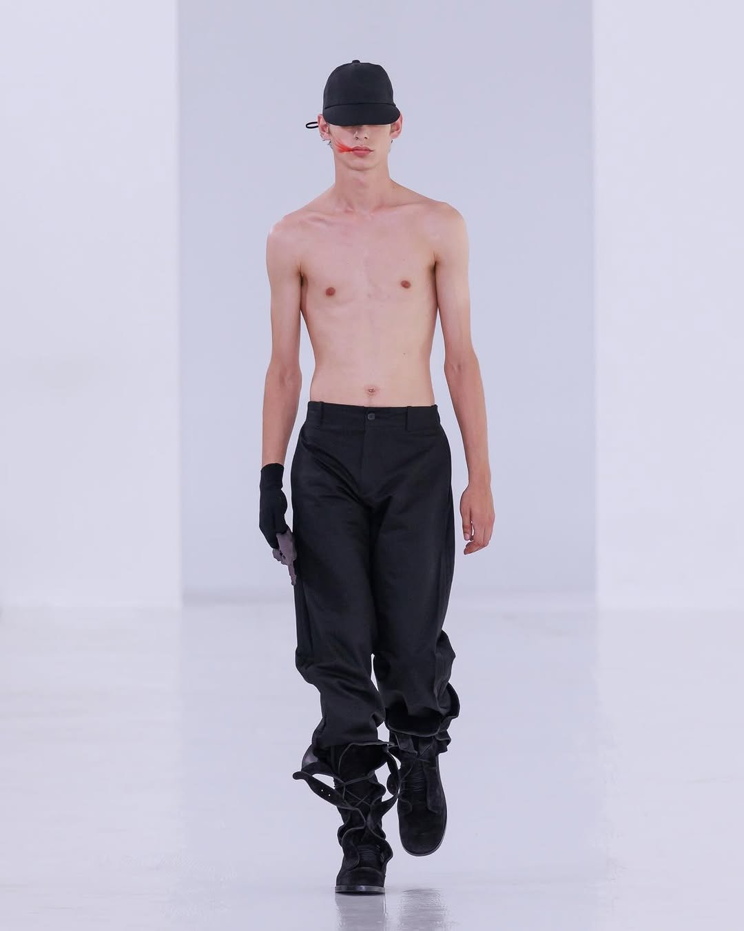 postarchivefaction 게시물 이미지: Spring Summer 2027 ‘Becoming…’

Creative...