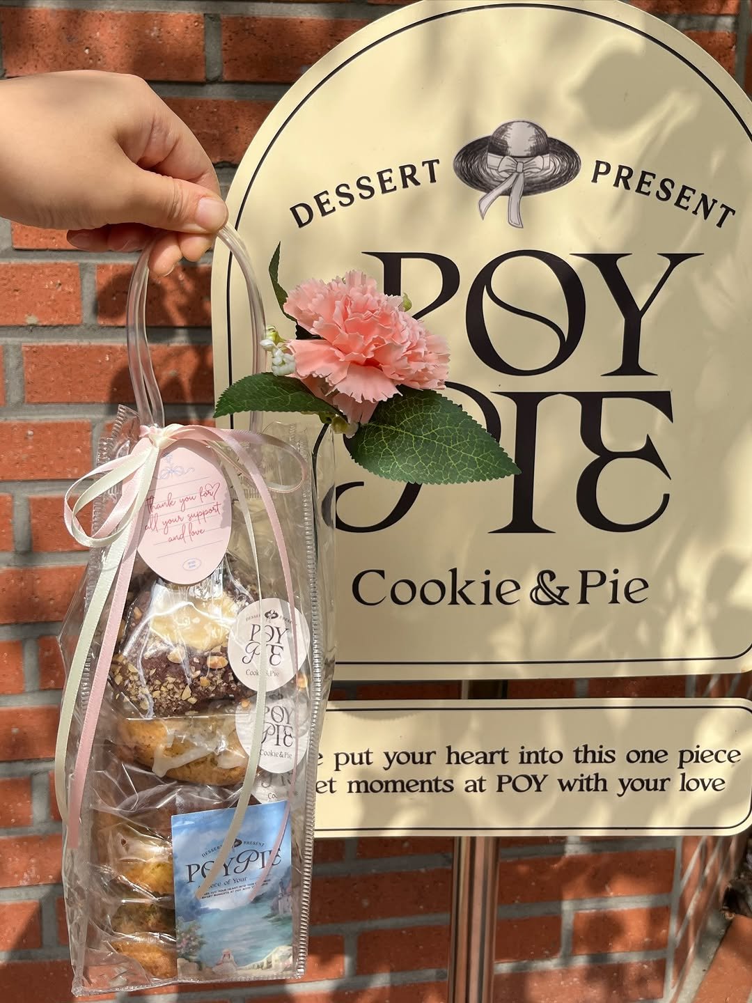 Photo by 동탄카페 POYPIE_포이파이 | 동탄디저트 동탄쿠키 동탄케이크 in 동탄2신도시 with @poy_pie_shop. May be an image of oatmeal cookies, coconut macaroon, turnover, pie, hand pie and text.