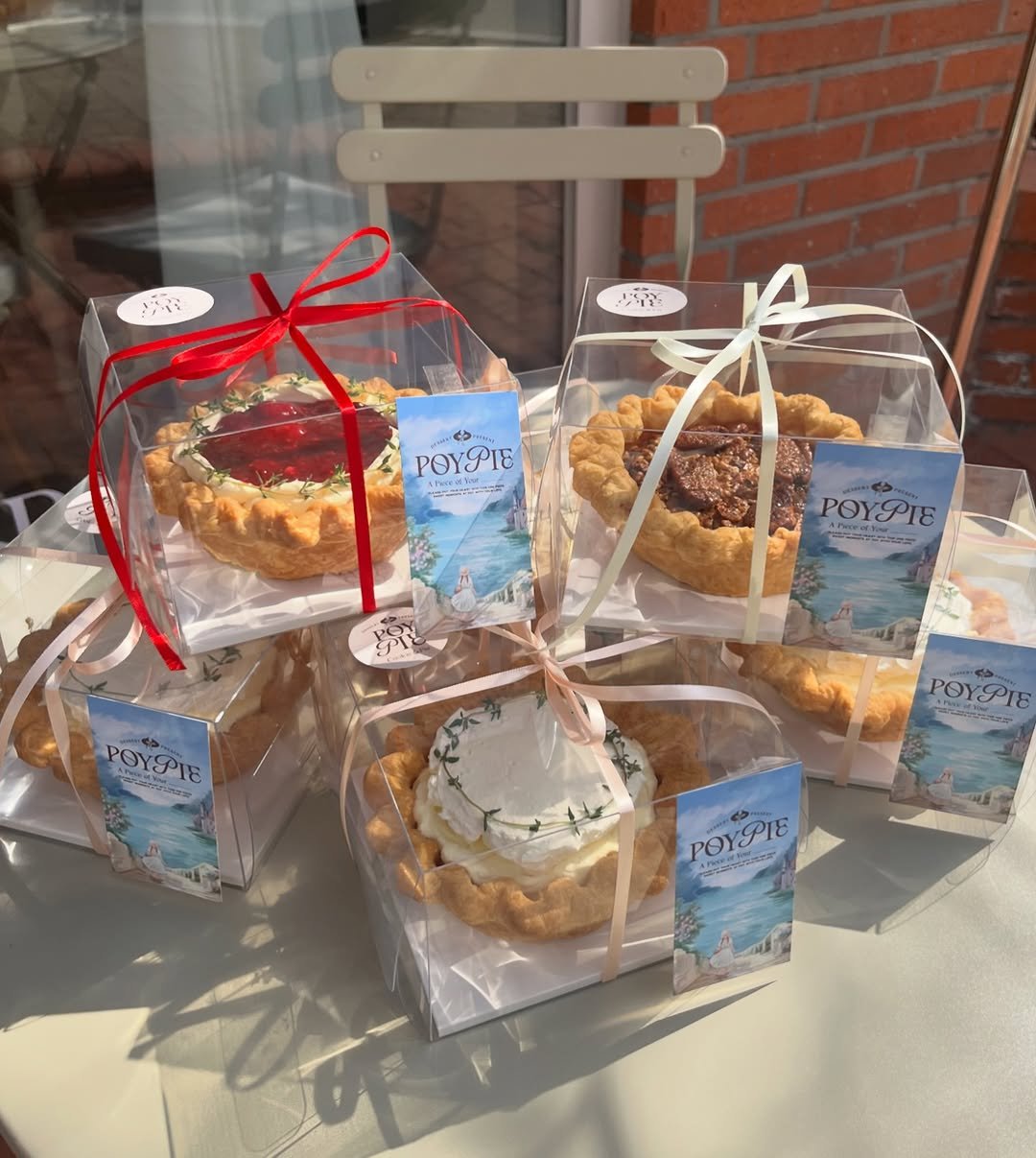 Photo by 동탄카페 POYPIE_포이파이 | 동탄답례품 동탄쿠키 동탄케이크 in 동탄2신도시 with @poy_pie_shop. May be an image of crumbcake, tart, turnover, cheesecake, pie and text.