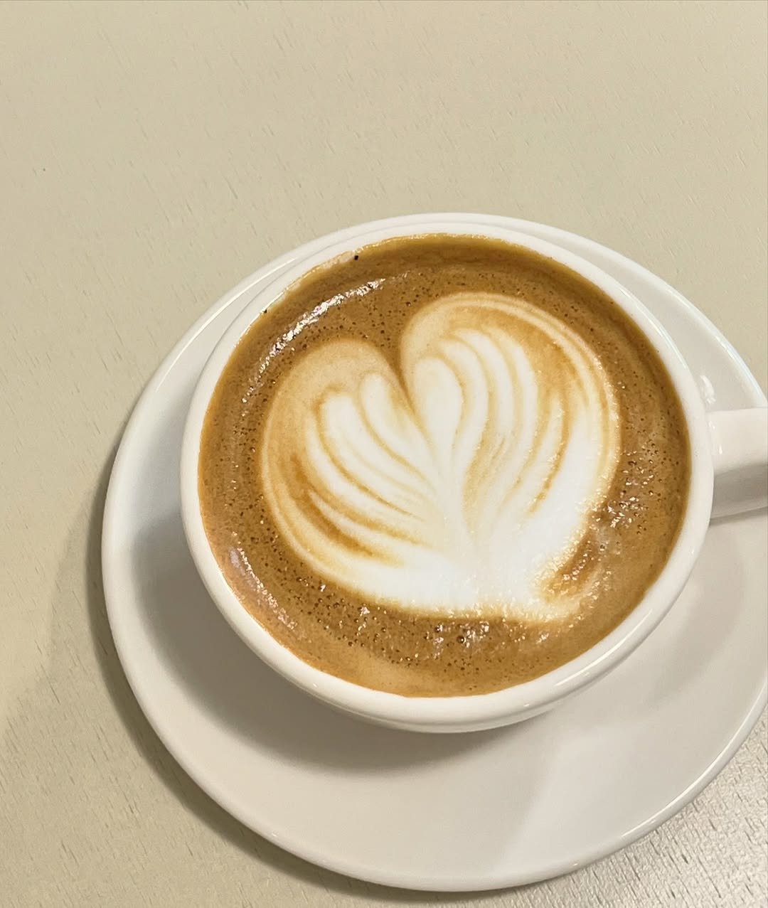 Photo by 동탄카페 POYPIE_포이파이 | 동탄디저트 동탄쿠키 동탄케이크 in 동탄호수공원 with @poy_pie_shop. May be an image of coffee cup, heart, coffee, cup, cappuccino and text.