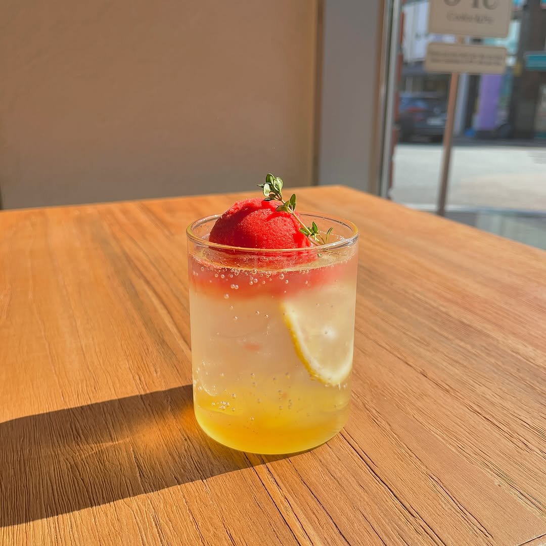poy_pie_shop 게시물 이미지: 10시 30분 OPEN💫

포이파이에도 여름이 다가오나 봐요☀️🍓

〰️파이...