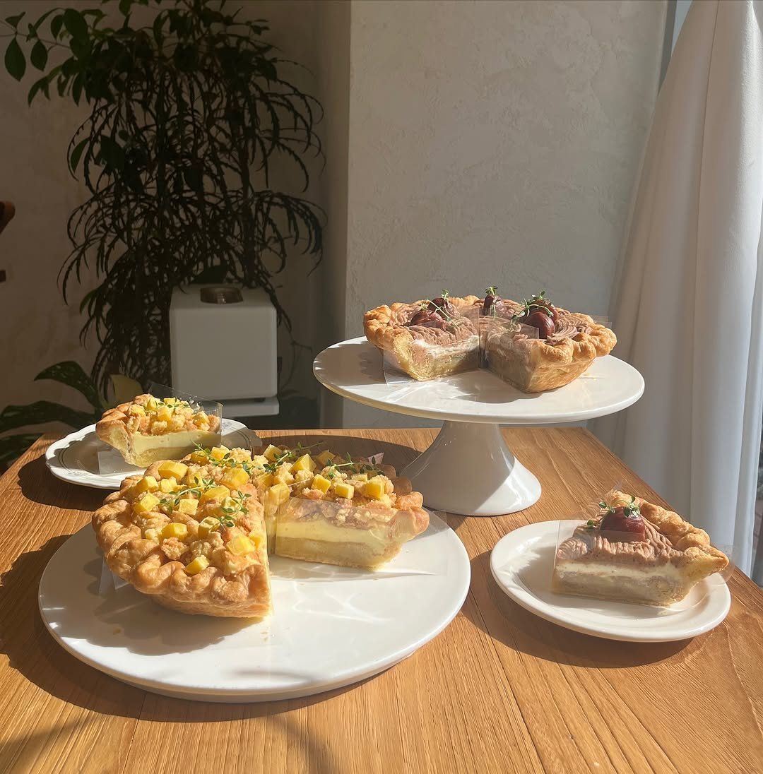 Photo by 동탄카페 POYPIE_포이파이 | 동탄답례품 동탄쿠키 동탄케이크 in 동탄호수공원 with @poy_pie_shop. May be an image of tart, cake, pie and text.