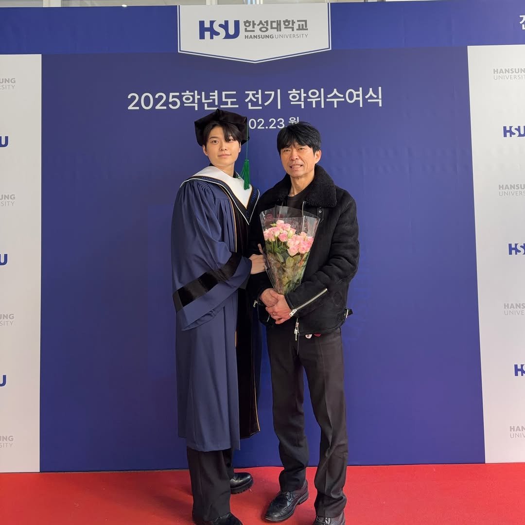 pps2____j 게시물 이미지: 덕분에 최고의 한 페이지였습니다!🎓 #졸업 #과대표 #한성대 #졸업포즈 #친구들과...